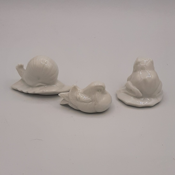 Vintage Pure White Small Porcelain Animal Figurines Japan Frog Snail Bird - Picture 3 of 7